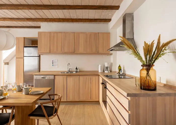 Stylish Duplex In N *