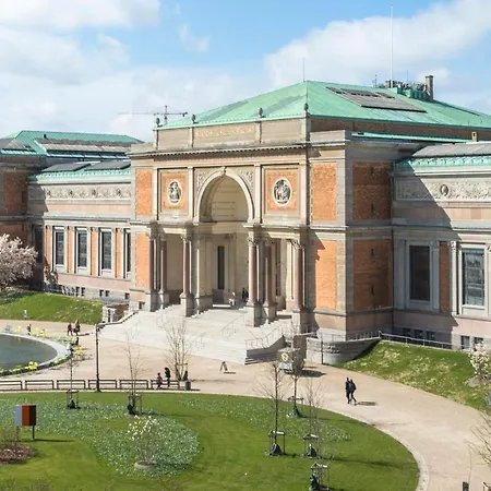 Stylish Duplex In N 아파트