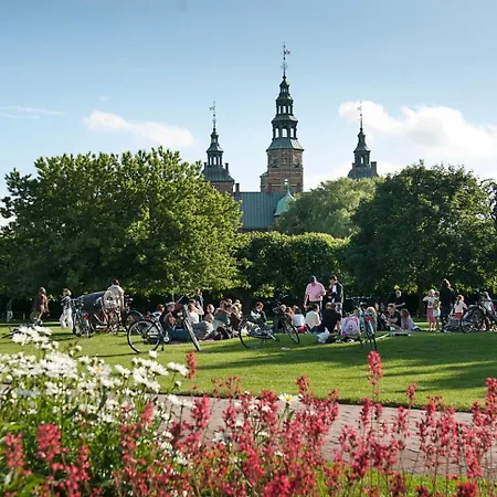 Stylish Duplex In N 아파트