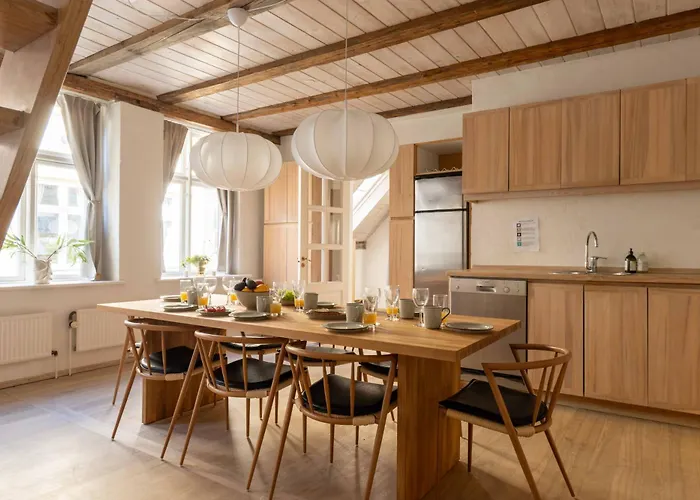Stylish Duplex In N *